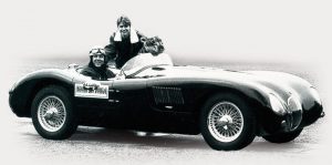 Arrangørene bak Norgeshistoriens til nå største Jaguararragement "North Cape Rally" 1992 sees her i C-type replica, Morten Ydalus og Kai Fellkjær.