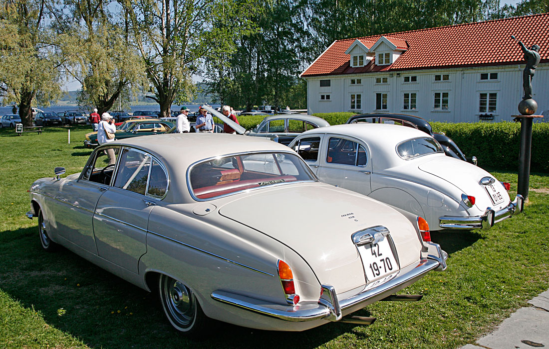 Jaguar 420 G og Mark 1 på NJKs sommermøte i 2012. To sjeldne samlerbiler.